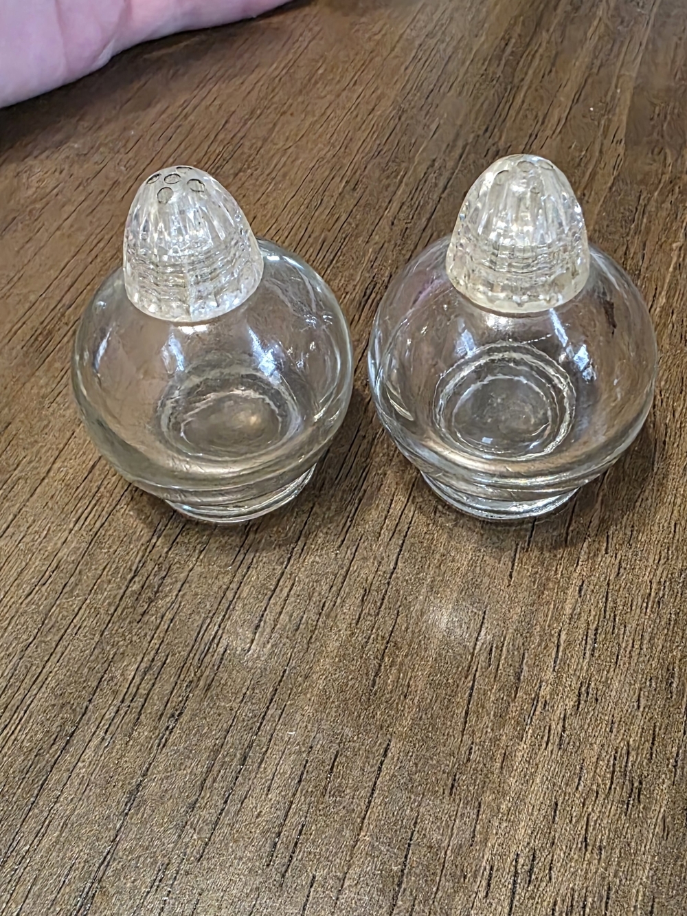Lrice Glass Salt and Pepper Shakers Set